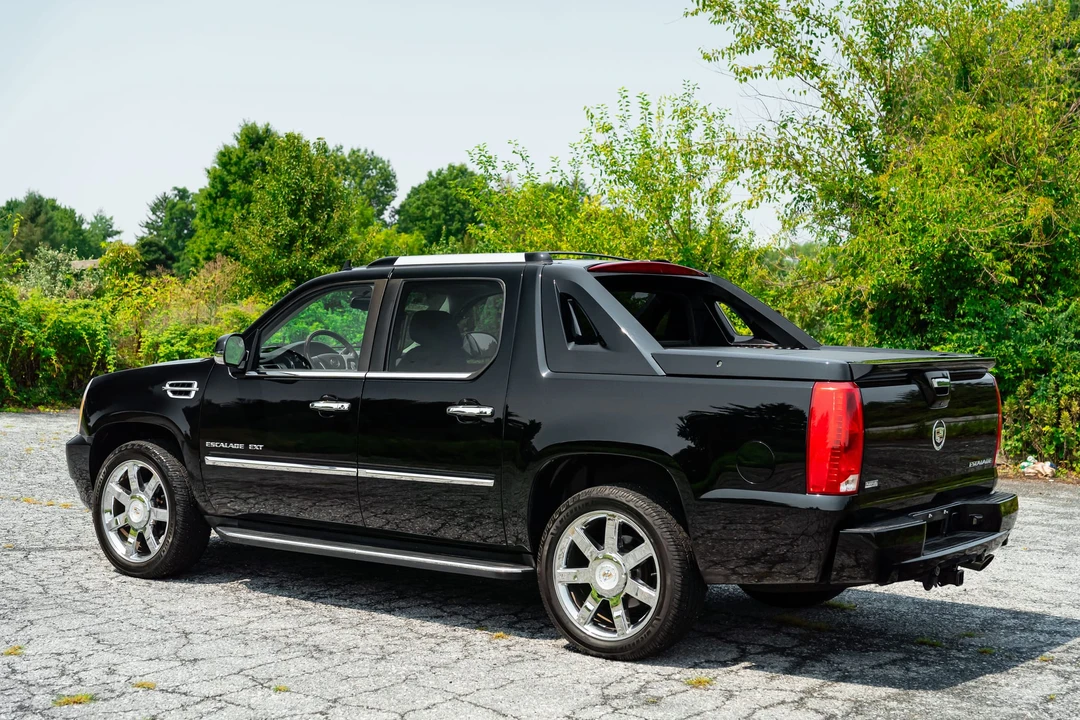 2011 Cadillac Escalade & EXT 3rd Gen - Image 15 of 31