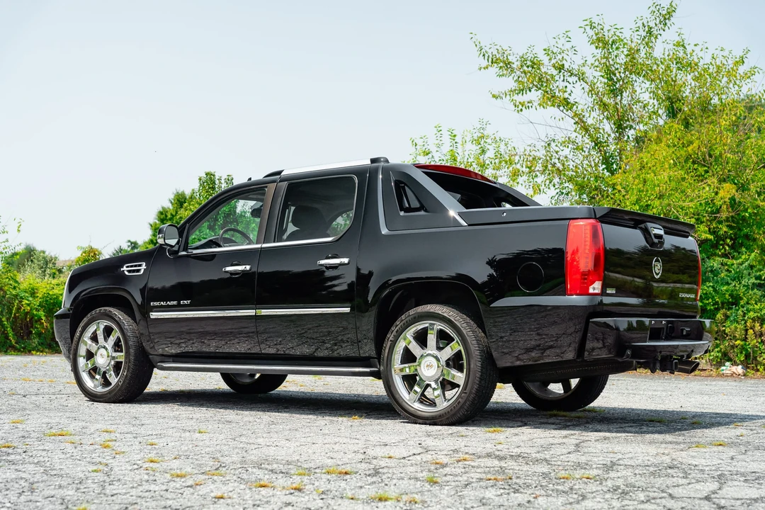 2011 Cadillac Escalade & EXT 3rd Gen - Image 16 of 31