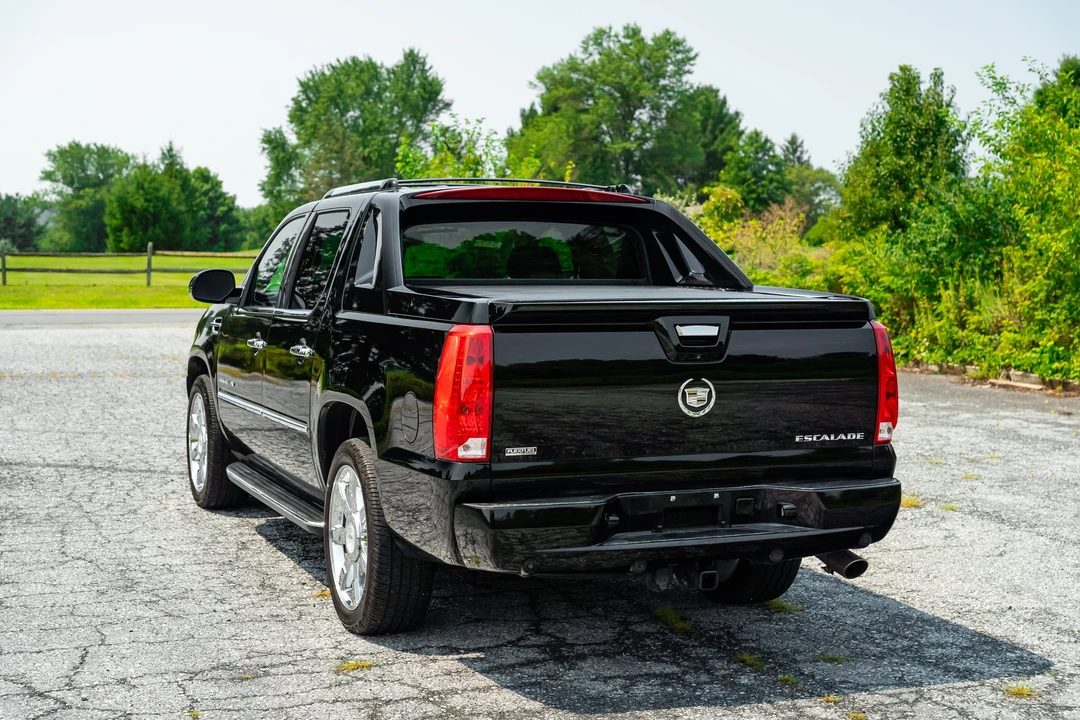 2011 Cadillac Escalade & EXT 3rd Gen - Image 19 of 31