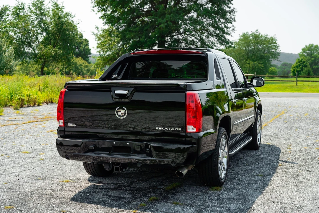 2011 Cadillac Escalade & EXT 3rd Gen - Image 24 of 31