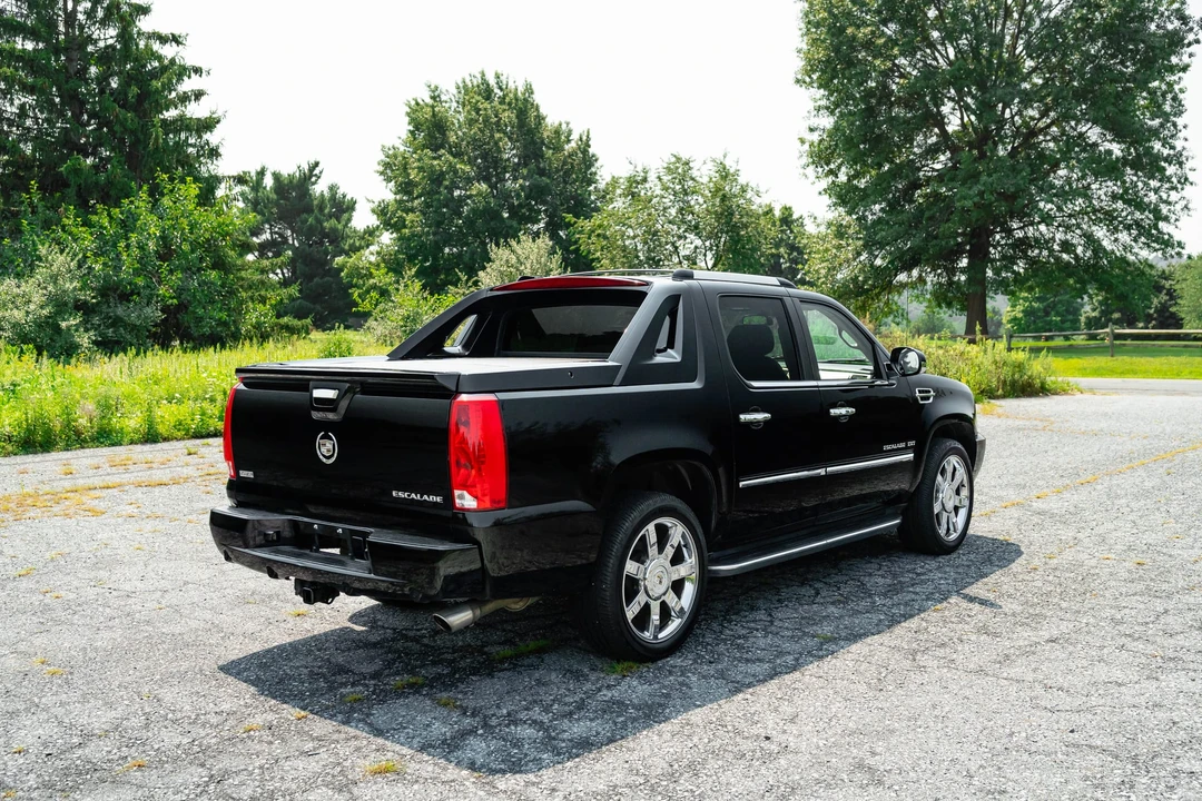 2011 Cadillac Escalade & EXT 3rd Gen - Image 26 of 31