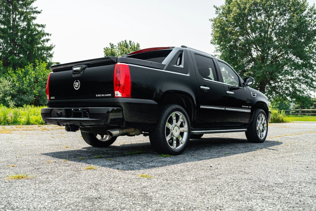 2011 Cadillac Escalade & EXT 3rd Gen - Image 28 of 31
