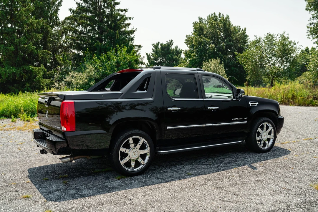 2011 Cadillac Escalade & EXT 3rd Gen - Image 29 of 31