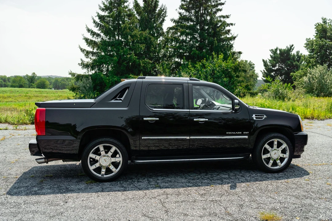 2011 Cadillac Escalade & EXT 3rd Gen - Image 31 of 31