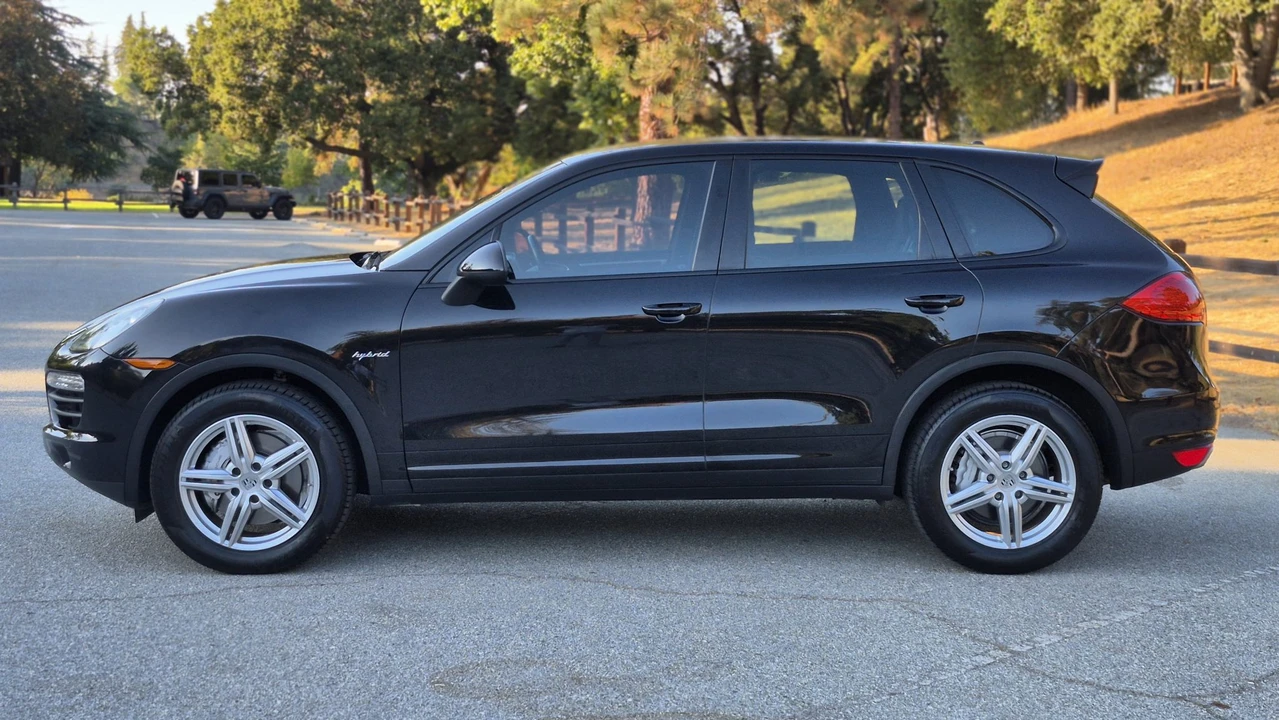 2012 Porsche 958 Cayenne S - Image 8 of 31