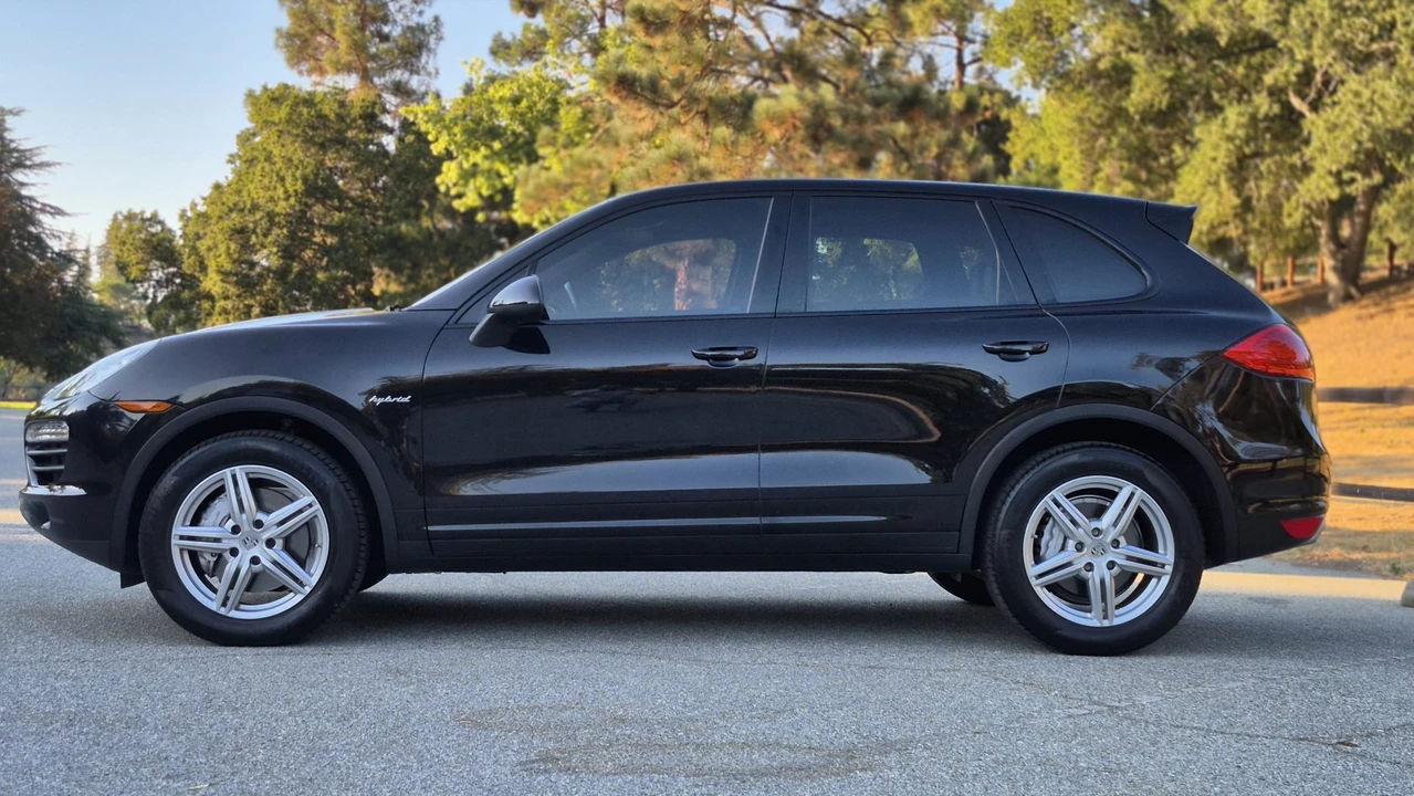 2012 Porsche 958 Cayenne S - Image 9 of 31