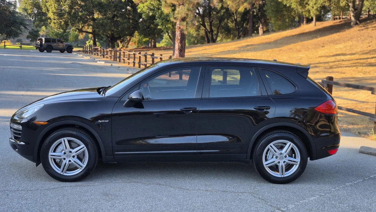 2012 Porsche 958 Cayenne S - Image 10 of 31