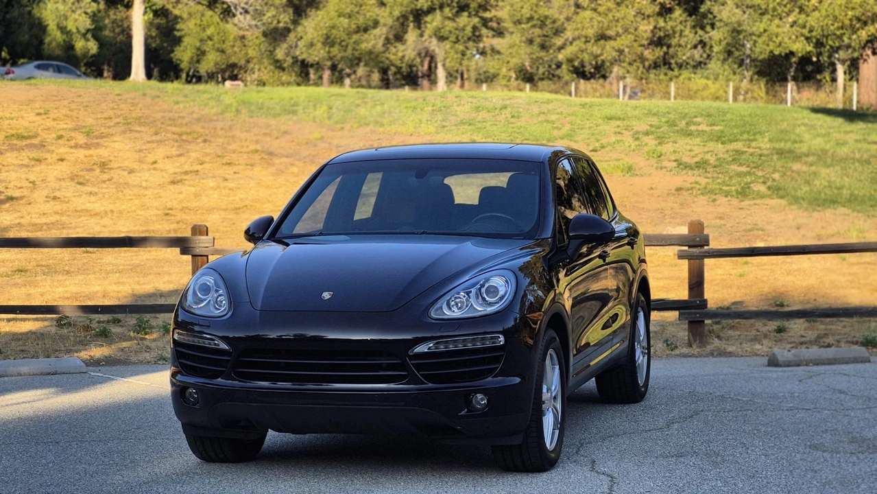 2012 Porsche 958 Cayenne S - Image 2 of 31