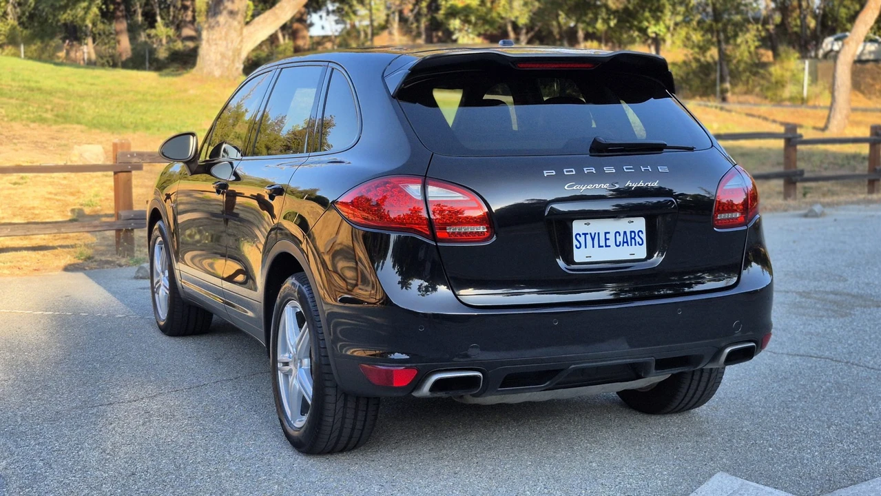 2012 Porsche 958 Cayenne S - Image 12 of 31