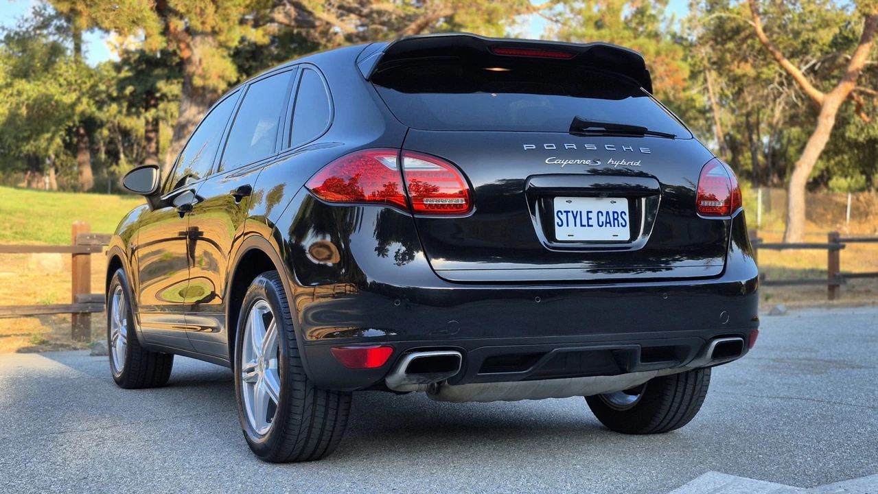 2012 Porsche 958 Cayenne S - Image 13 of 31