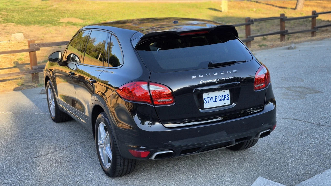 2012 Porsche 958 Cayenne S - Image 11 of 31