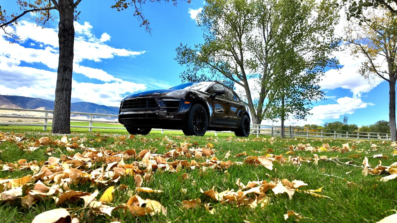 2017 Porsche Macan GTS - Image 2 of 31
