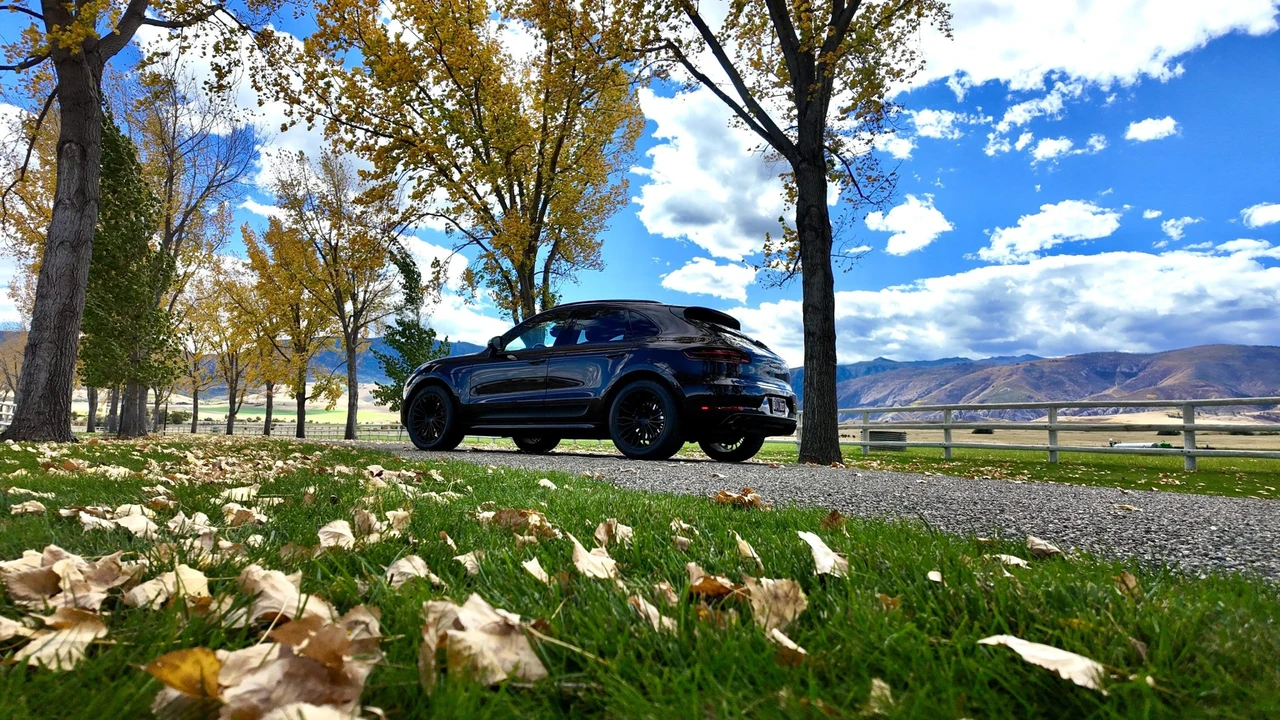 2017 Porsche Macan GTS - Image 14 of 31