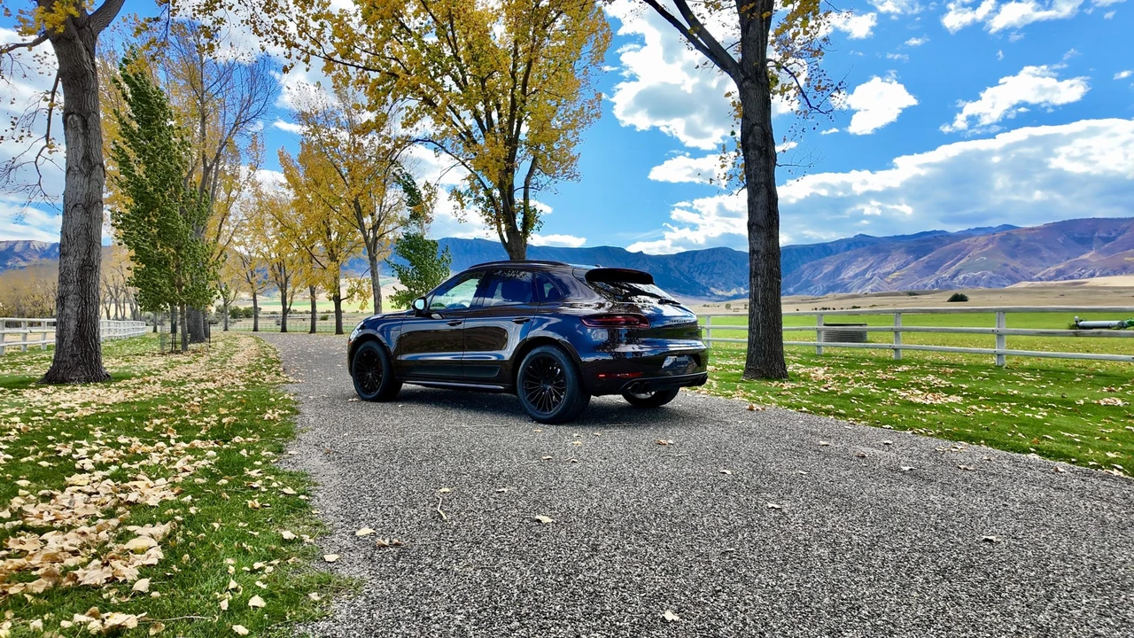 2017 Porsche Macan GTS - Image 15 of 31