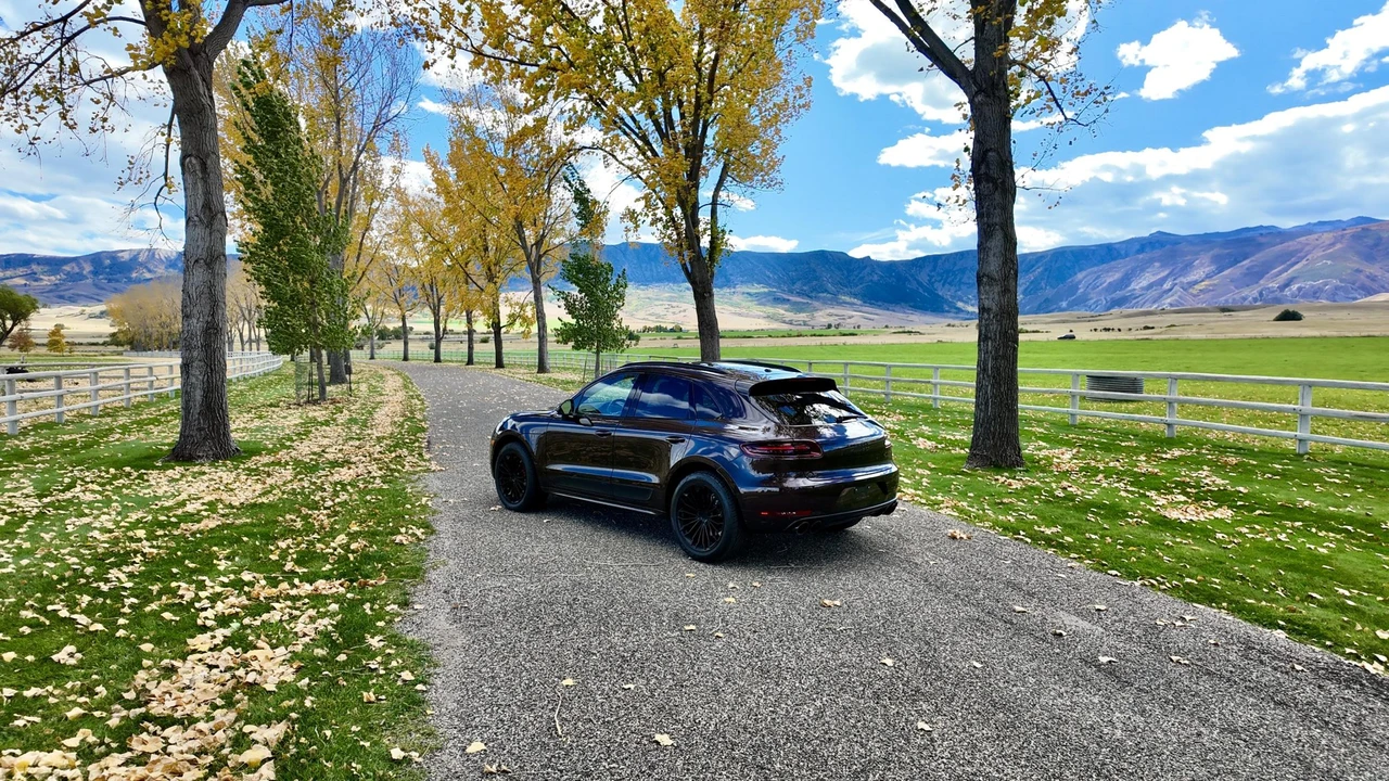 2017 Porsche Macan GTS - Image 16 of 31