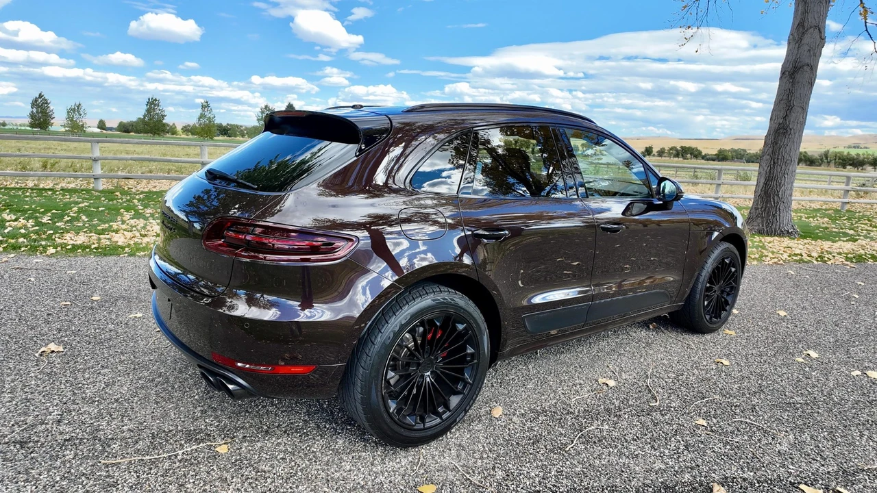 2017 Porsche Macan GTS - Image 9 of 31