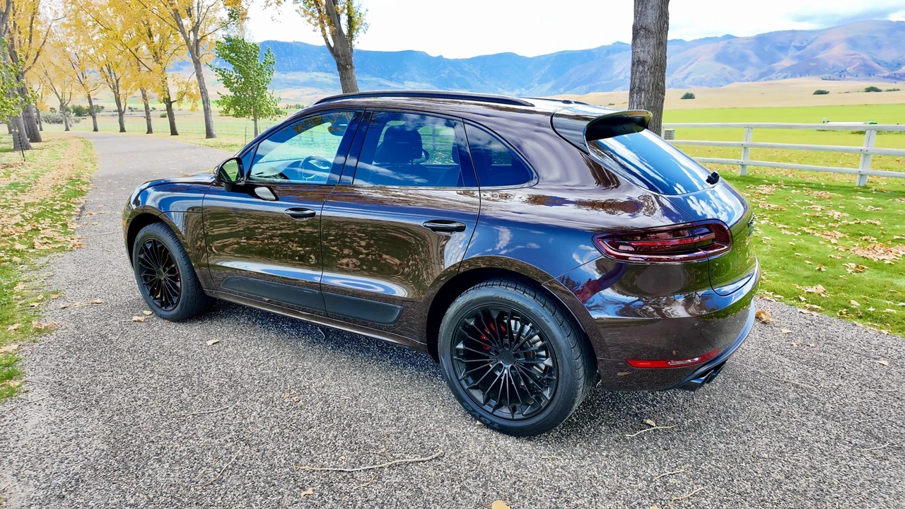 2017 Porsche Macan GTS - Image 13 of 31