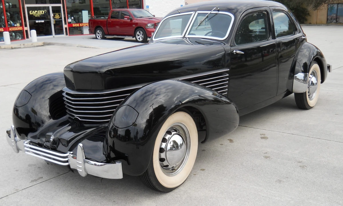 1936 Cord 810 & 812 - Image 2 of 31