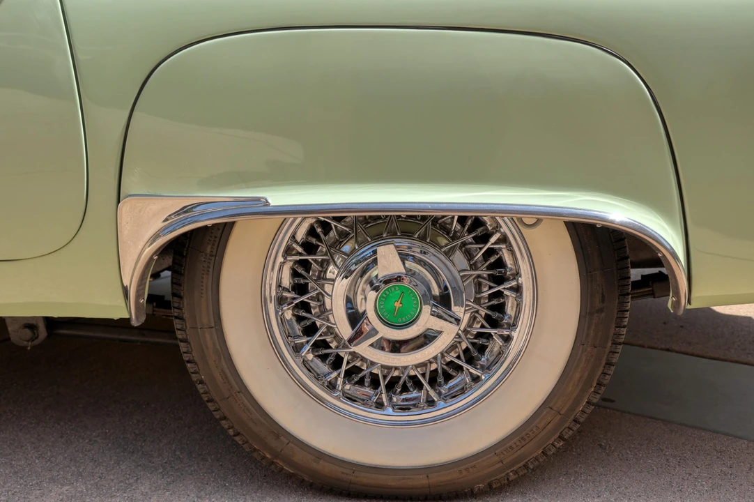 1957 Ford Thunderbird 1st Gen - Image 27 of 31