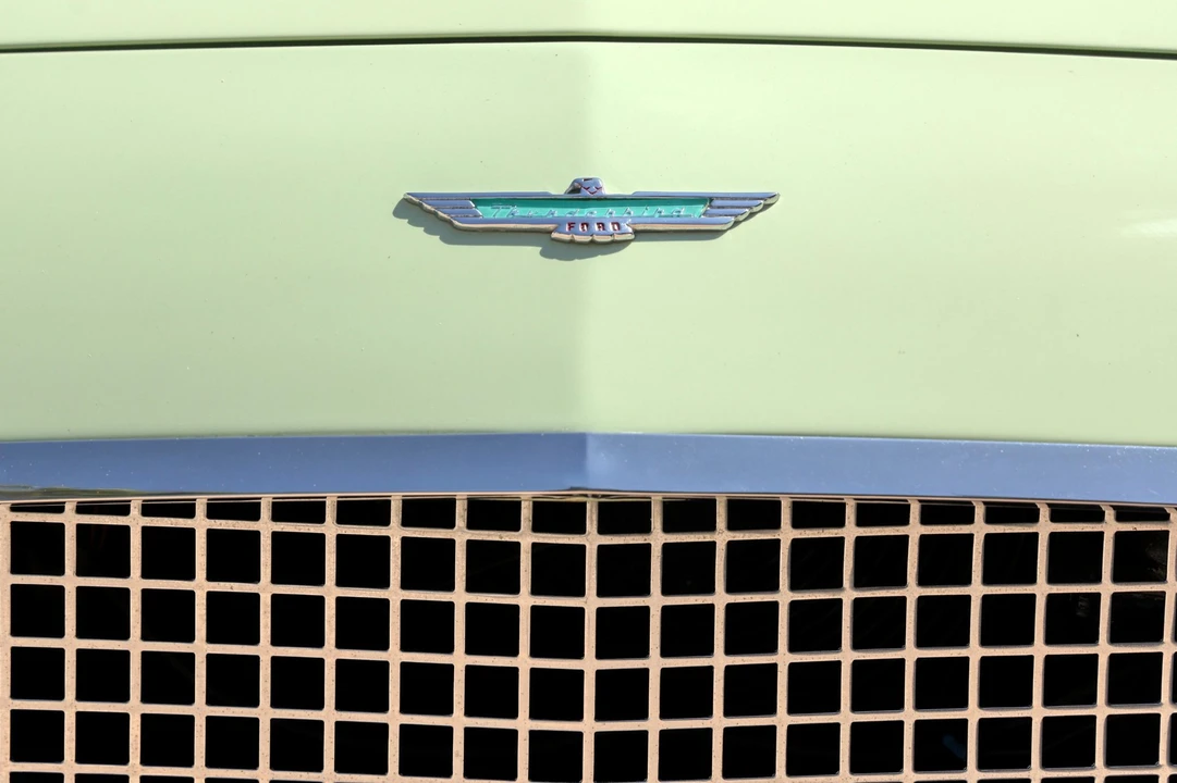 1957 Ford Thunderbird 1st Gen - Image 23 of 31