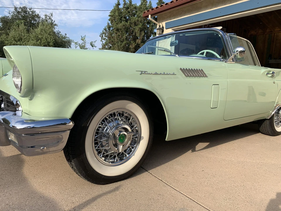 1957 Ford Thunderbird 1st Gen - Image 21 of 31