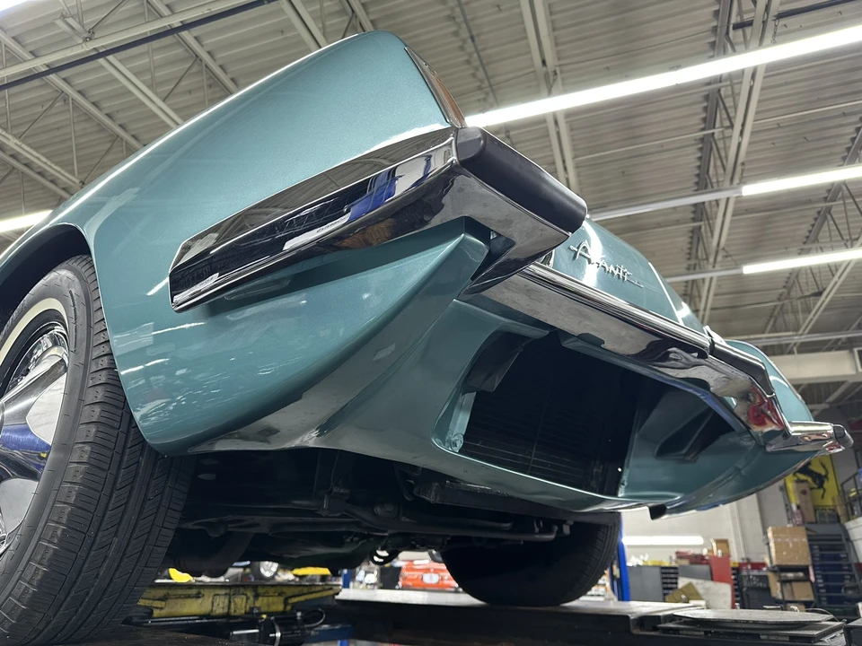 1963 Studebaker Avanti - Image 17 of 31