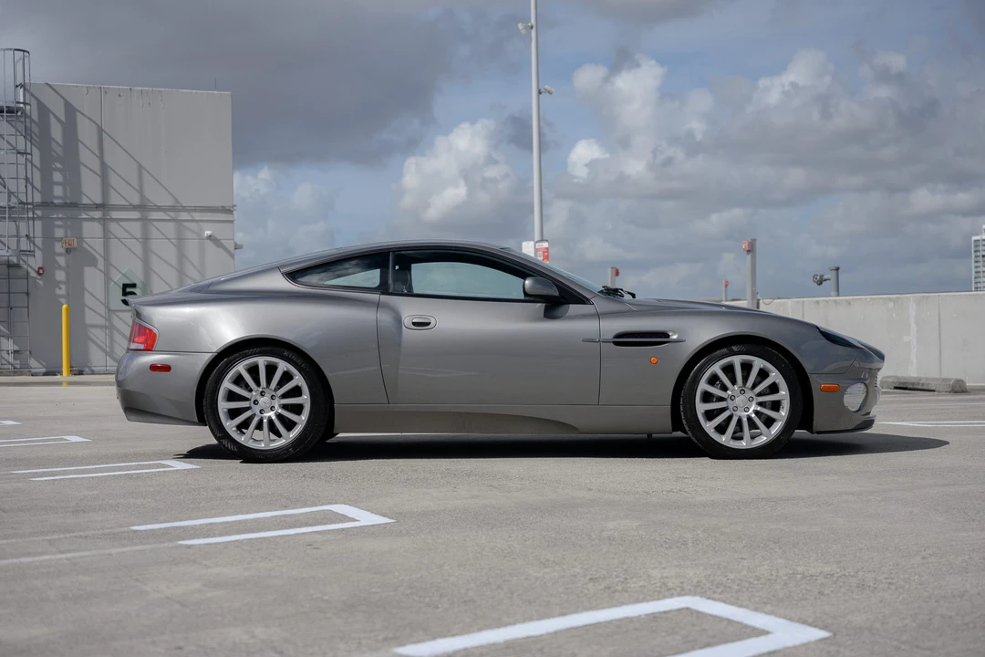 2002 Aston Martin Vanquish 1st Gen - Image 15 of 31
