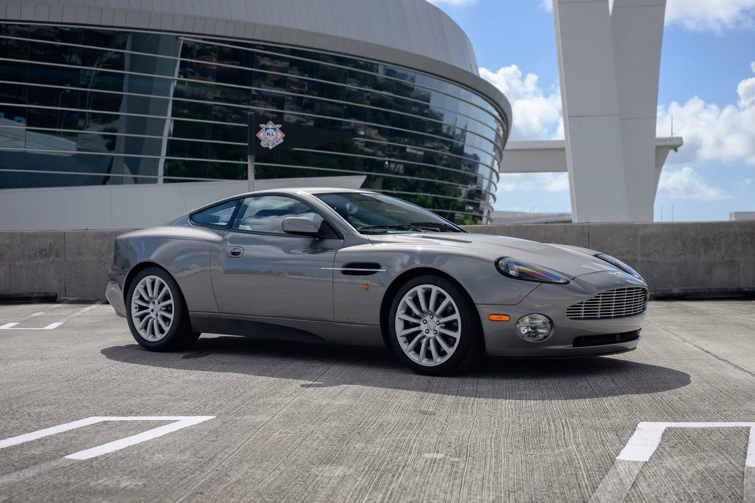 2002 Aston Martin Vanquish 1st Gen - Image 16 of 31