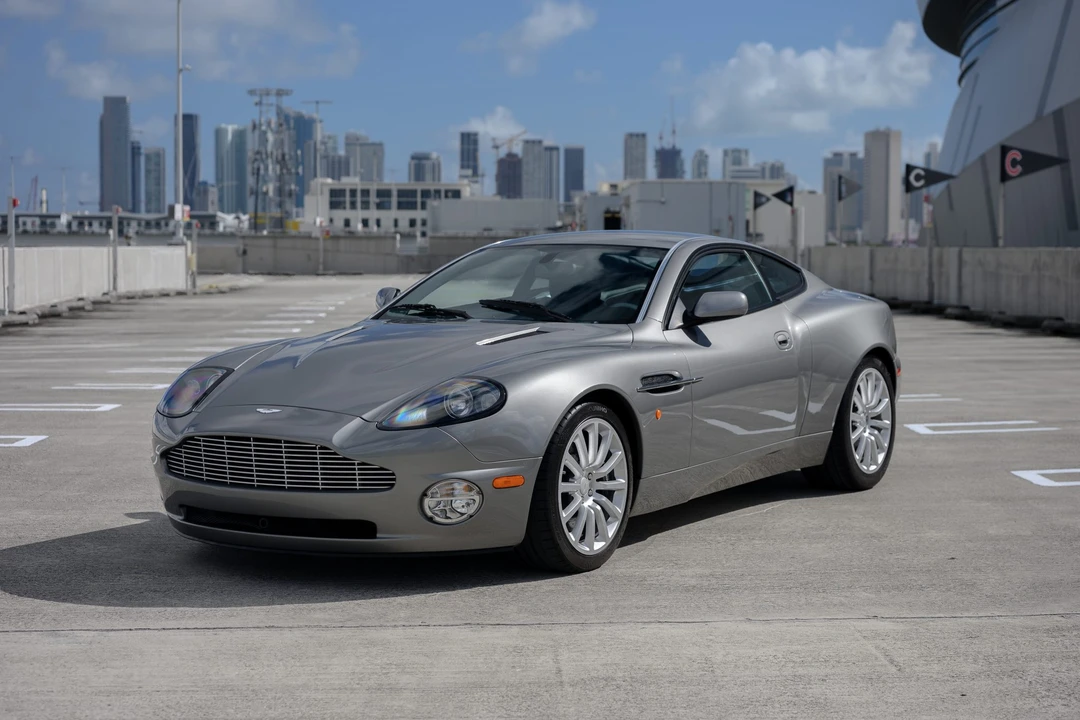 2002 Aston Martin Vanquish 1st Gen - Image 18 of 31