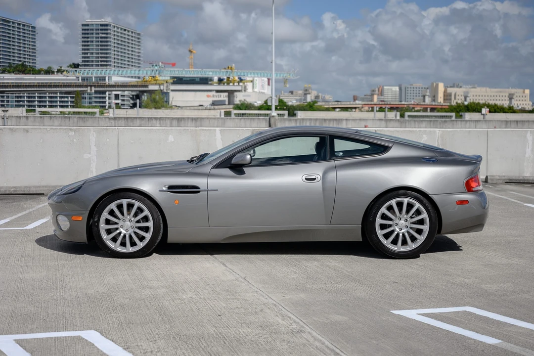 2002 Aston Martin Vanquish 1st Gen - Image 19 of 31