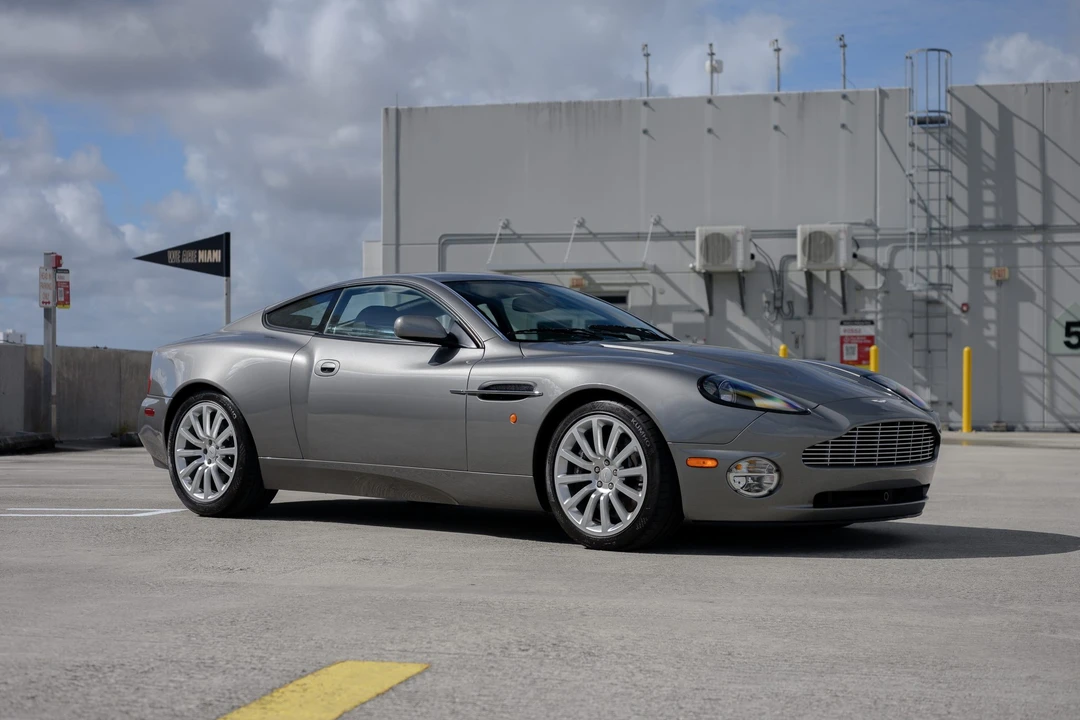 2002 Aston Martin Vanquish 1st Gen - Image 23 of 31