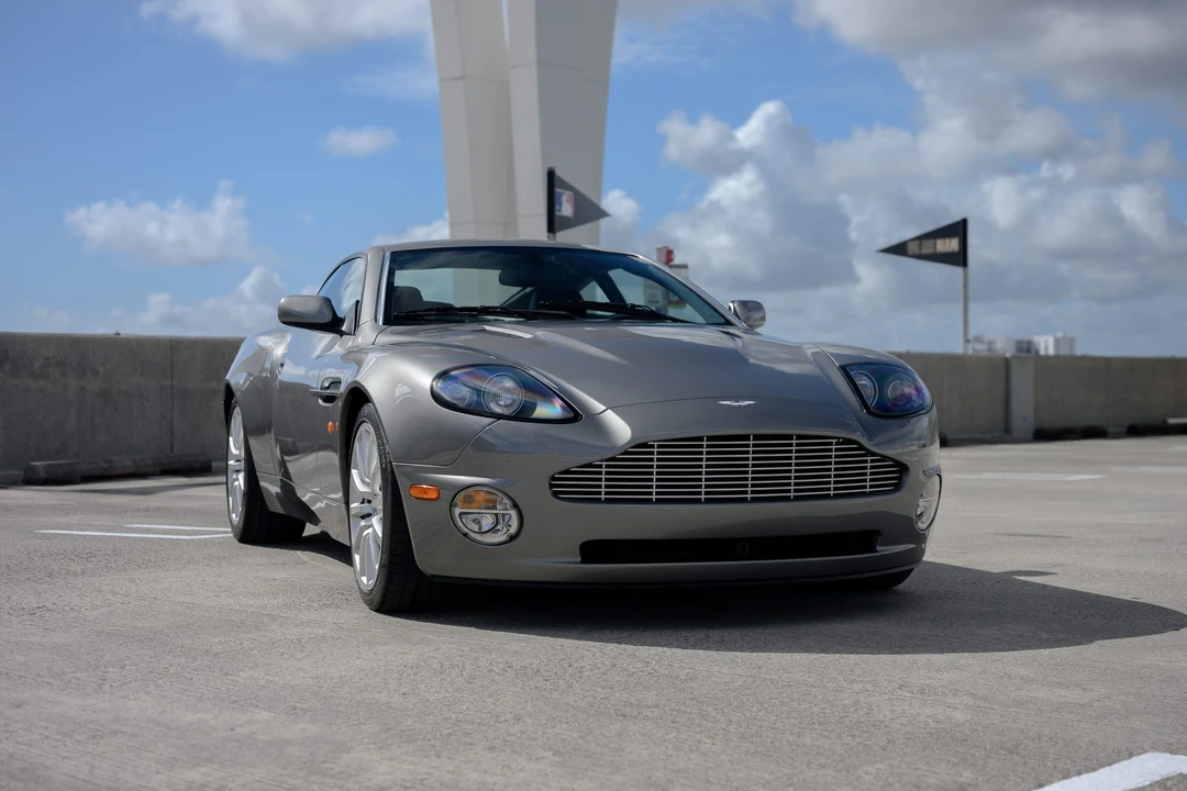 2002 Aston Martin Vanquish 1st Gen - Image 24 of 31