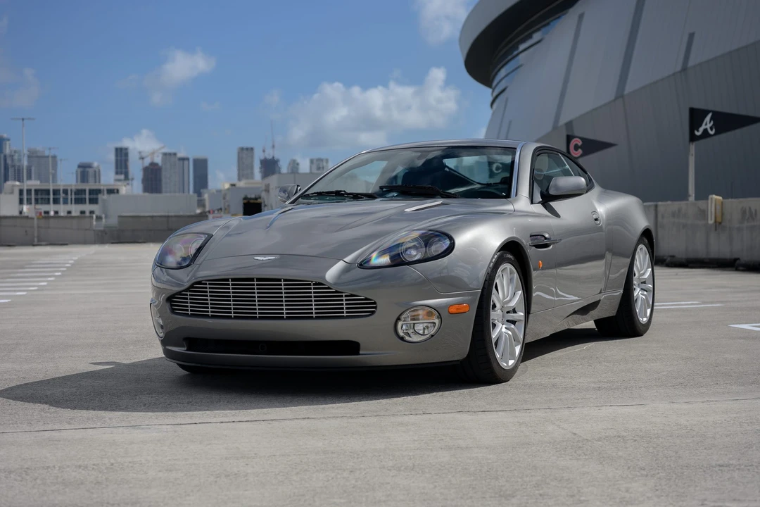 2002 Aston Martin Vanquish 1st Gen - Image 26 of 31
