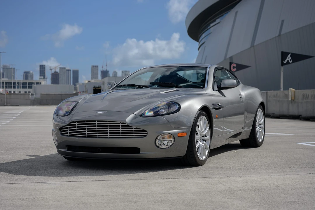 2002 Aston Martin Vanquish 1st Gen - Image 27 of 31