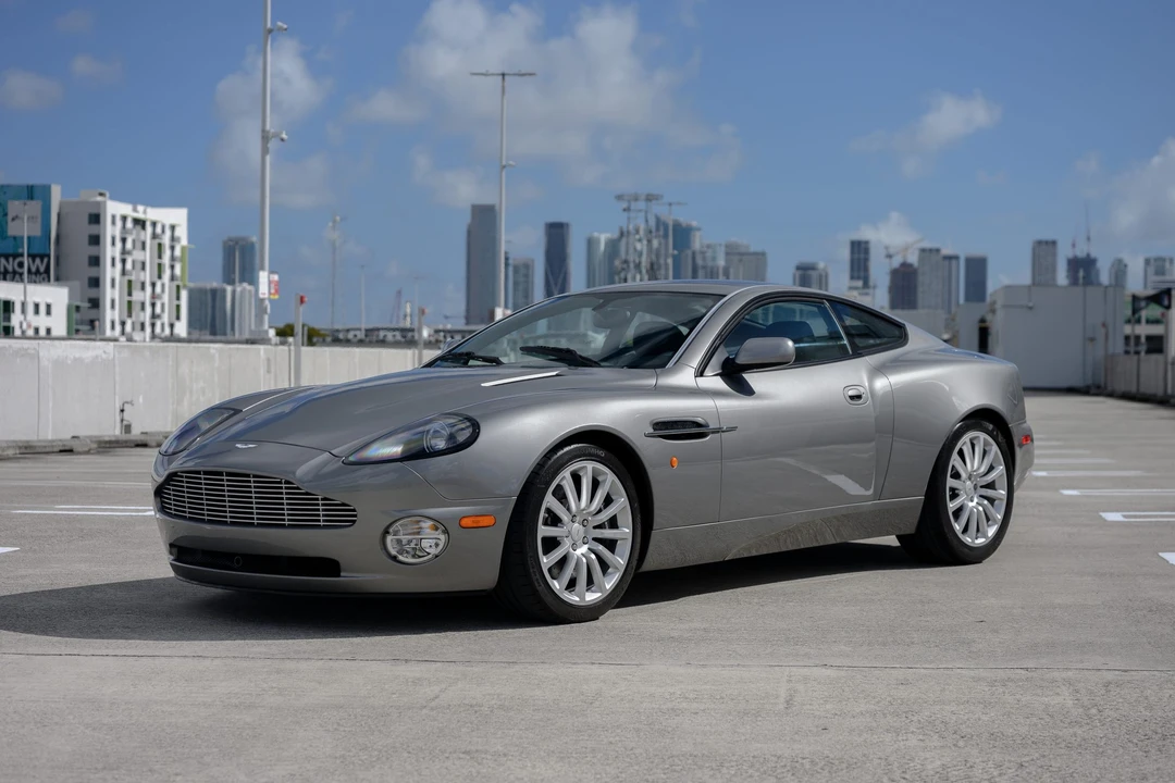2002 Aston Martin Vanquish 1st Gen - Image 29 of 31