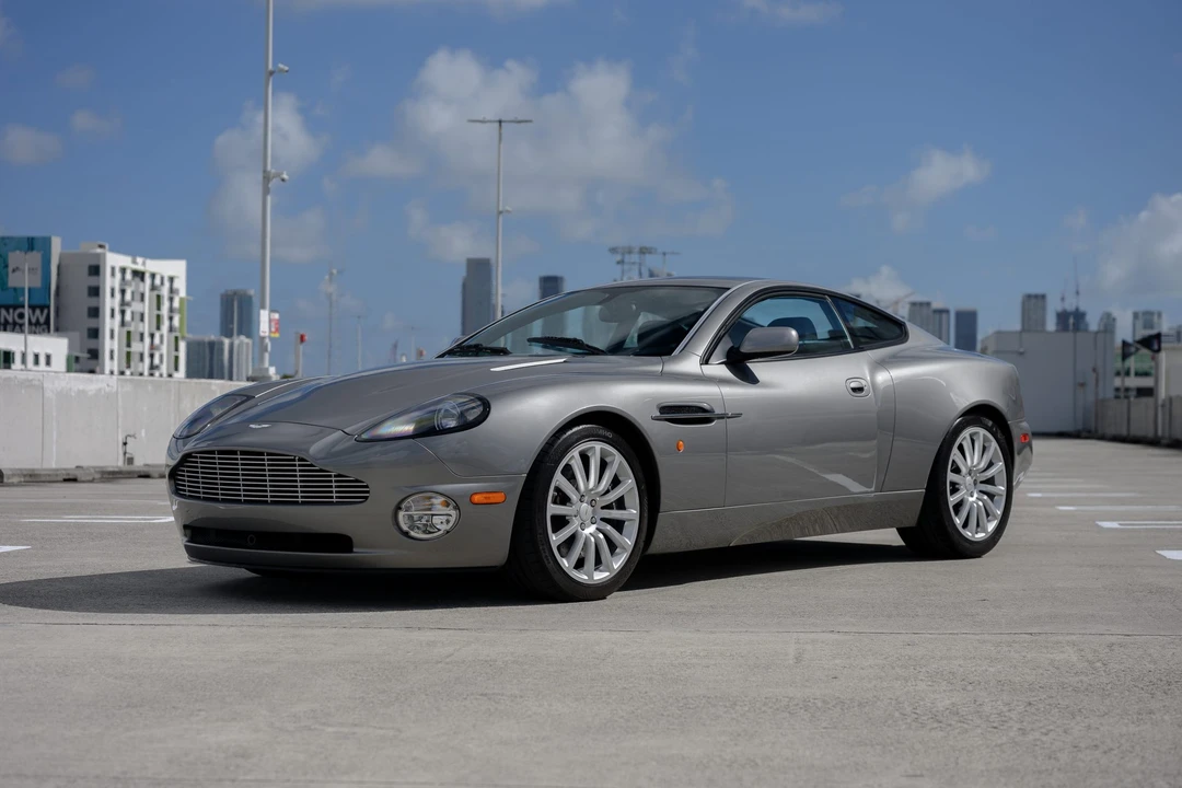 2002 Aston Martin Vanquish 1st Gen - Image 30 of 31