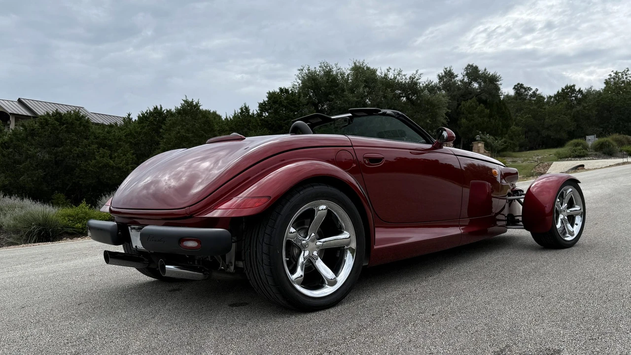 2002 Plymouth Prowler - Image 8 of 31