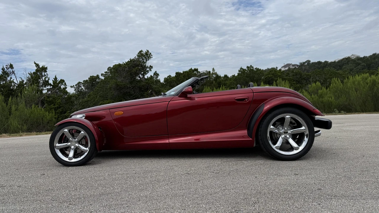 2002 Plymouth Prowler - Image 11 of 31