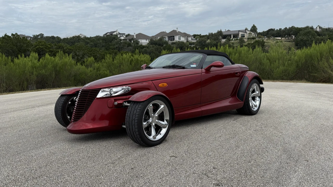 2002 Plymouth Prowler - Image 13 of 31