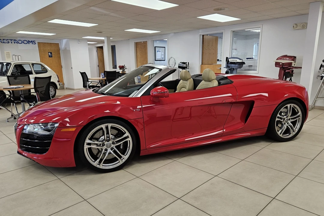 2011 Audi 42 R8 - Image 30 of 31