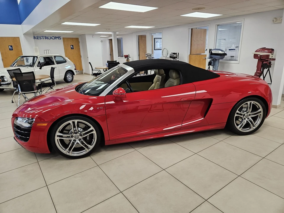 2011 Audi 42 R8 - Image 16 of 31