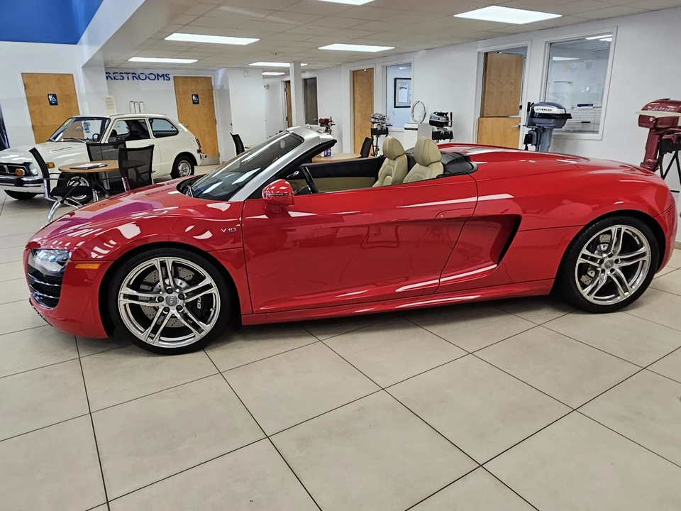 2011 Audi 42 R8 - Image 29 of 31