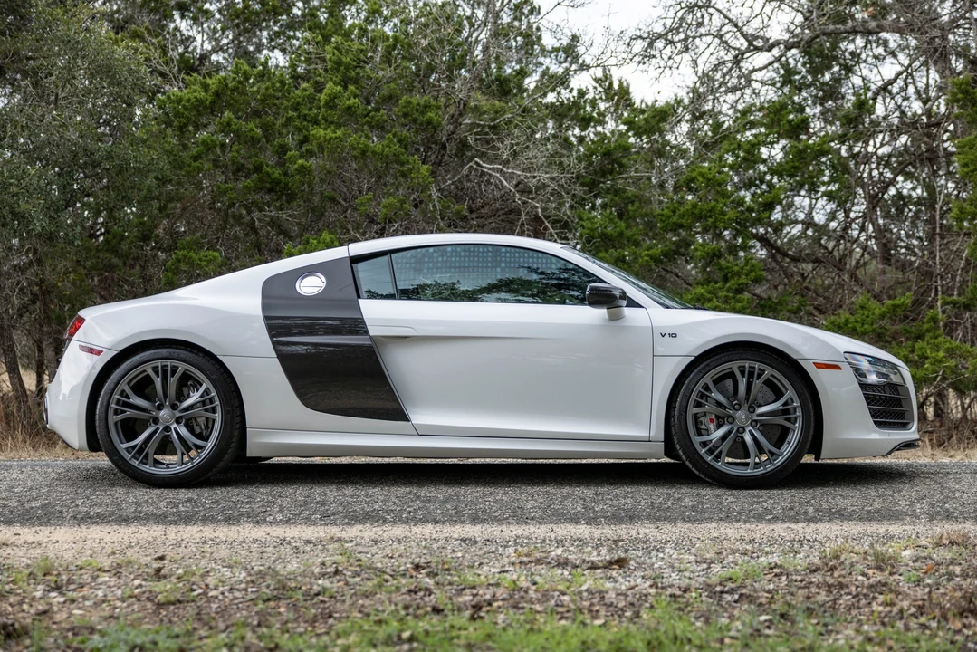 2014 Audi 42 R8 - Image 10 of 31