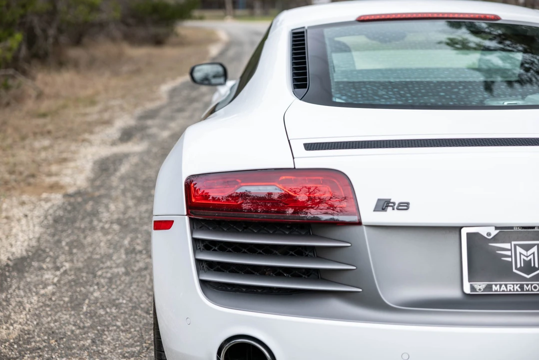 2014 Audi 42 R8 - Image 27 of 31