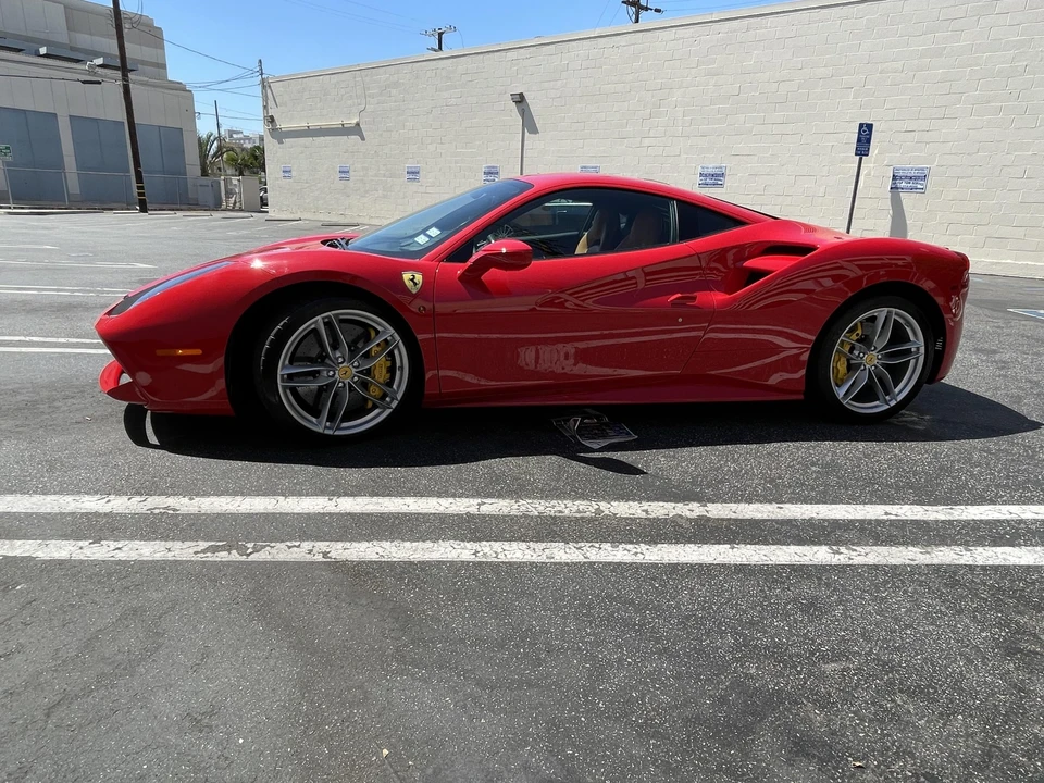 2016 Ferrari 488 GTB - Image 12 of 31