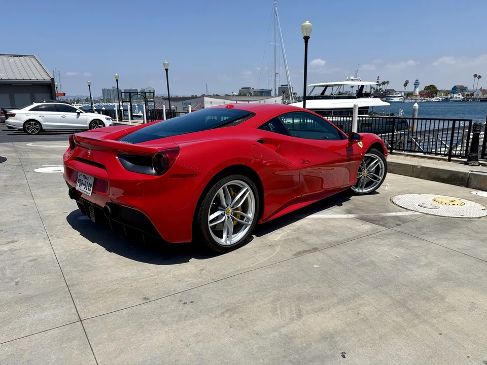 2016 Ferrari 488 GTB - Image 6 of 31