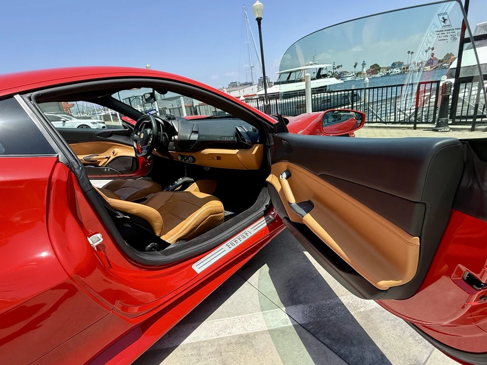 2016 Ferrari 488 GTB - Image 23 of 31