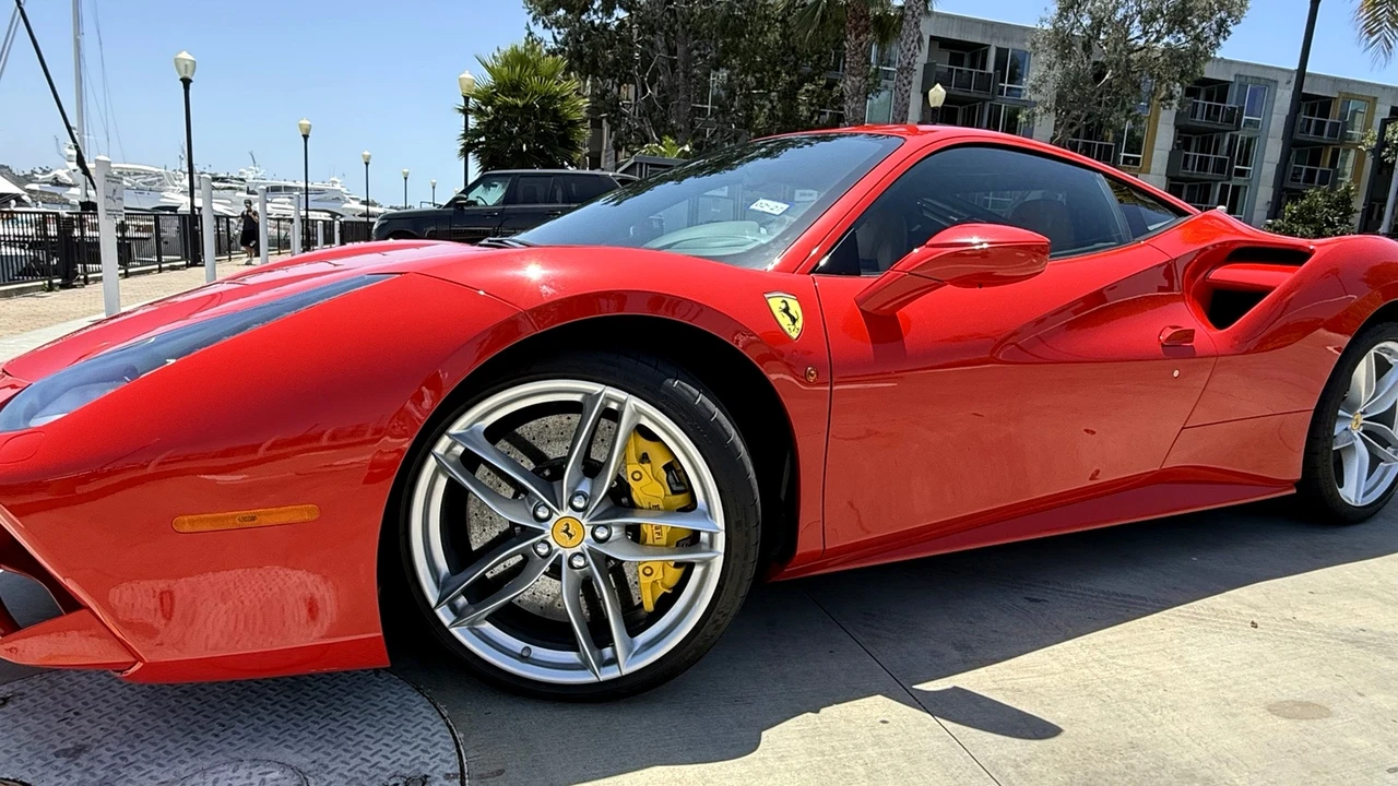 2016 Ferrari 488 GTB - Image 11 of 31