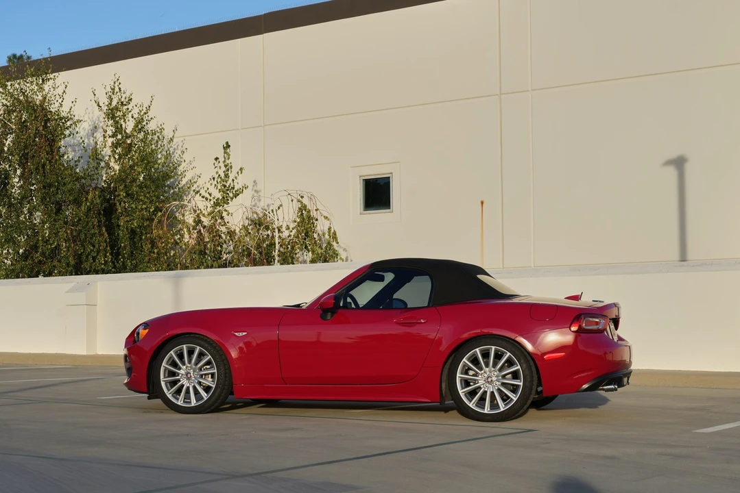 2020 Fiat 124 Spider - Image 16 of 31