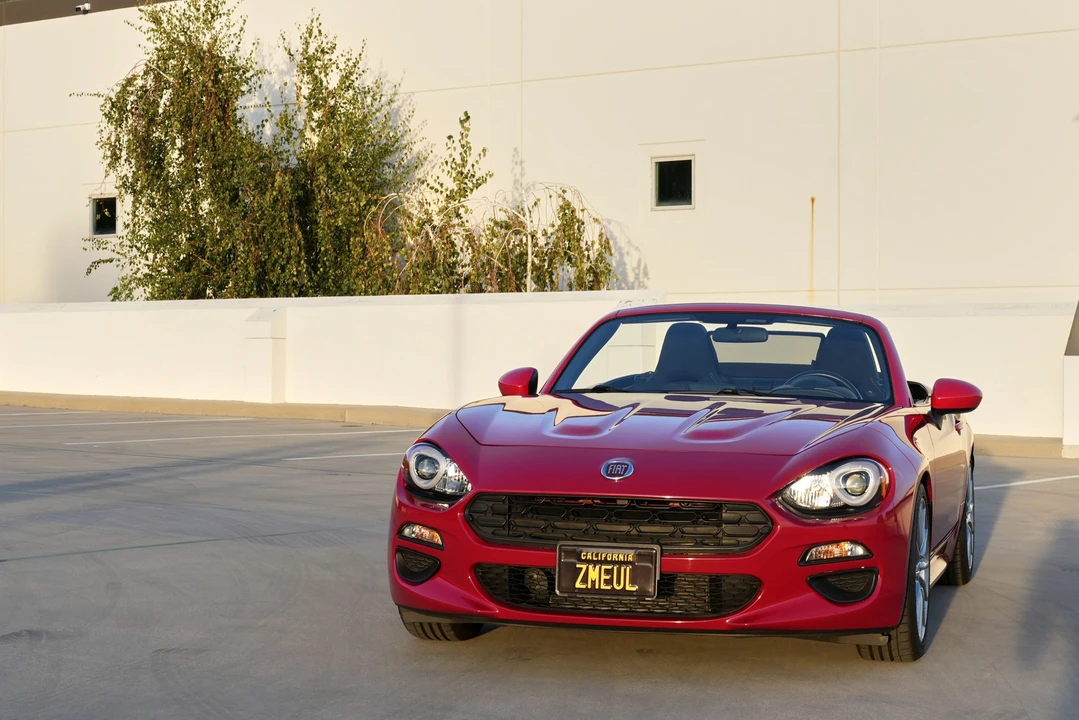 2020 Fiat 124 Spider - Image 2 of 31
